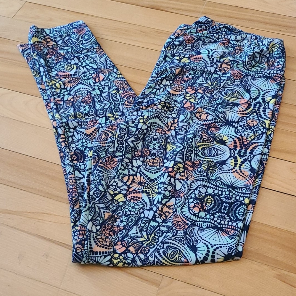 Lularoe tall and curvy pattern leggings